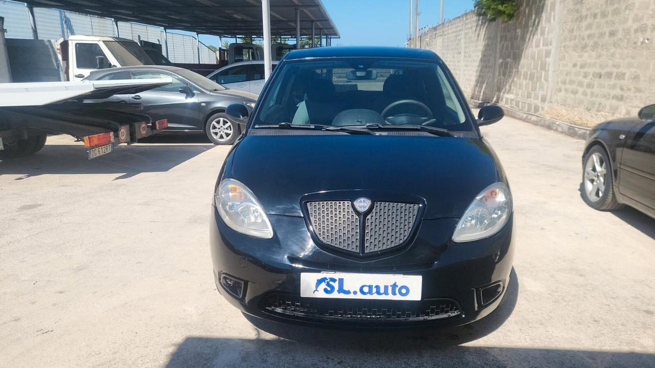 Lancia Ypsilon 1.3 MJT 75 CV Oro
