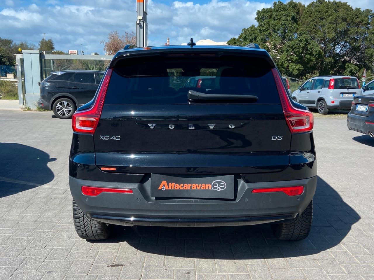 Volvo XC40 2.0 b3 Ultimate Dark Sport auto