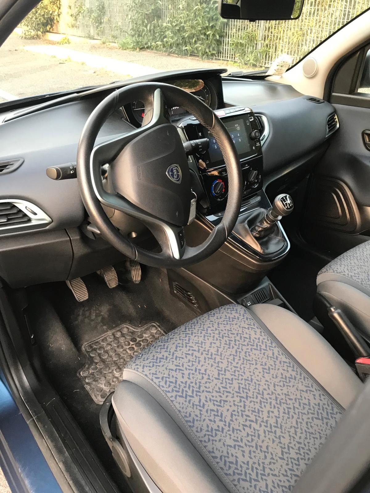 Lancia Ypsilon 1.0 FireFly 5 porte S&S Hybrid Gold