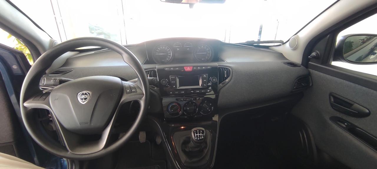 Lancia Ypsilon 1.0 FireFly 5 porte S&S Hybrid Silver
