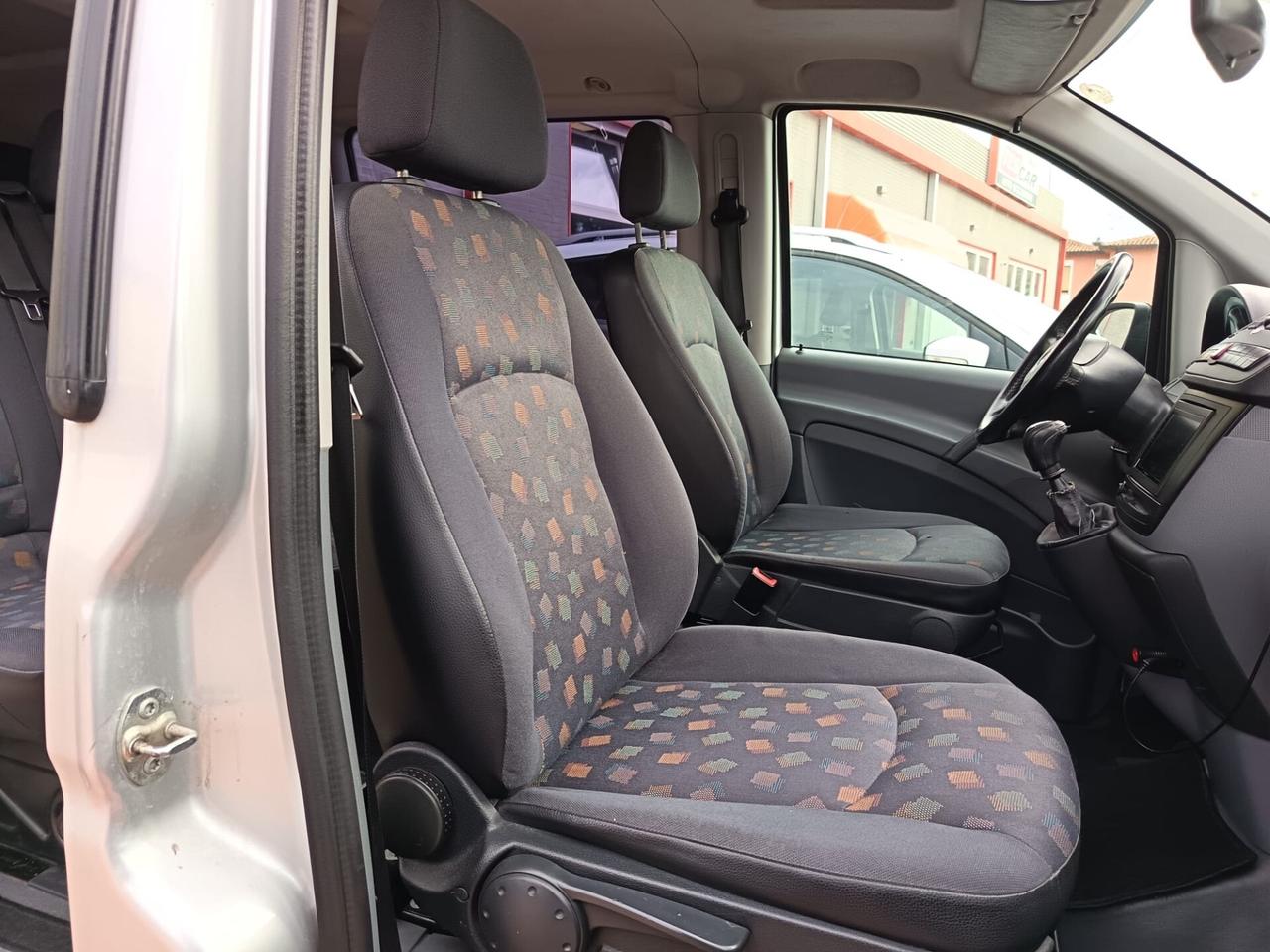 Mercedes Vito 111 cdi compact 8 sedili e gancio traino