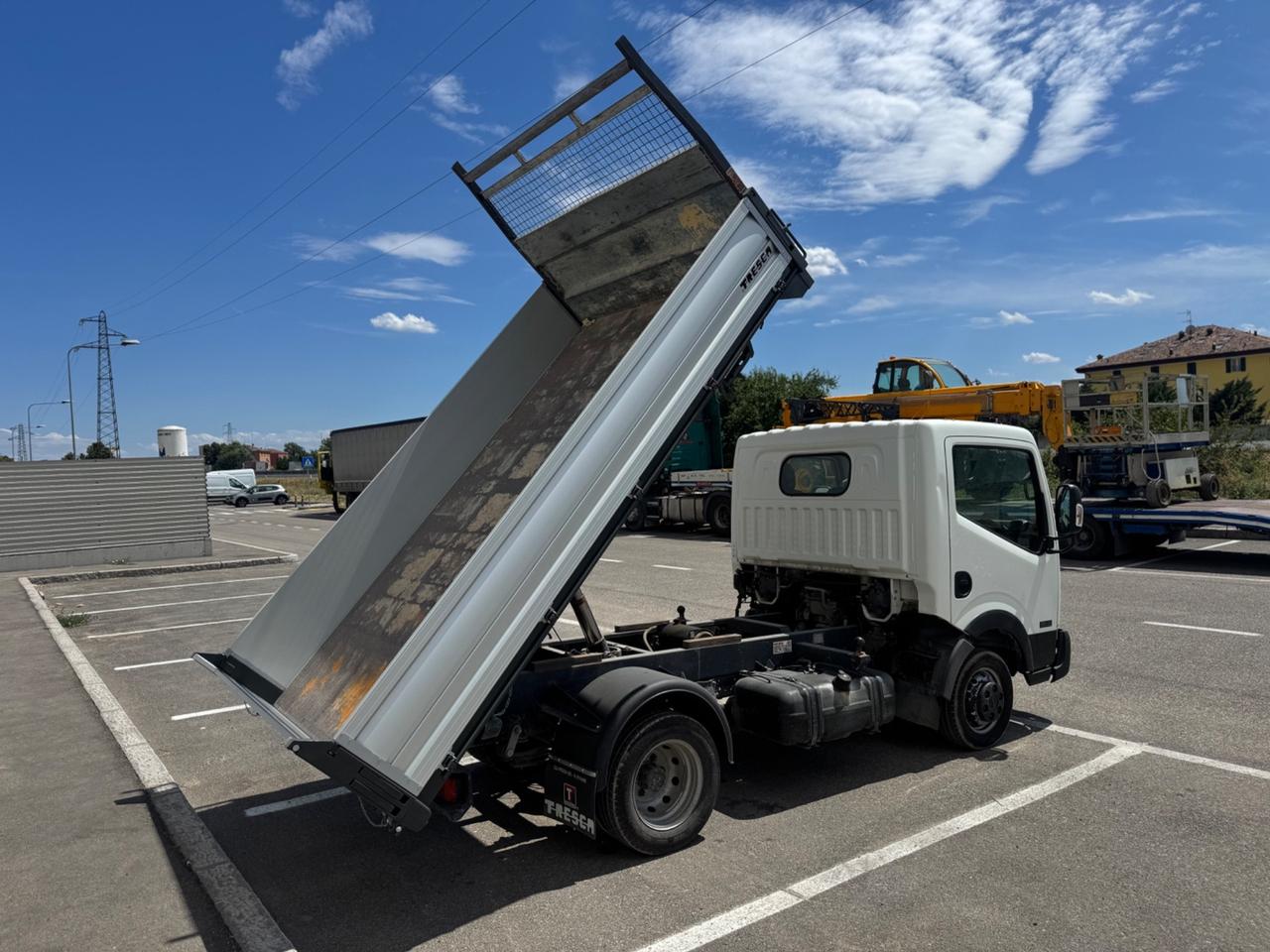 NISSAN CABSTAR NT400 RIBALTABILE TRILATERALE 2016