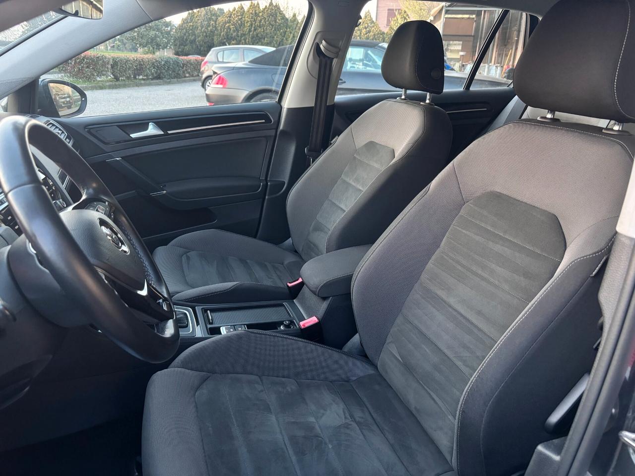 Volkswagen Golf 2.0 TDI DSG 5p. Executive BMT IVA ESPOSTA