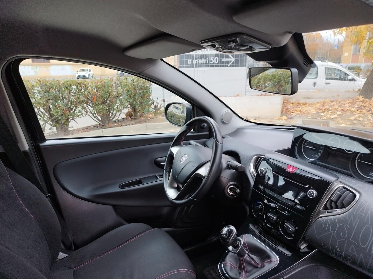 Lancia Ypsilon 1.2 69 CV 5 porte Elefantino rosa