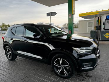 Volvo XC40 D4 AWD Geartronic R-design/18/MATRIX/BLACK EDITION