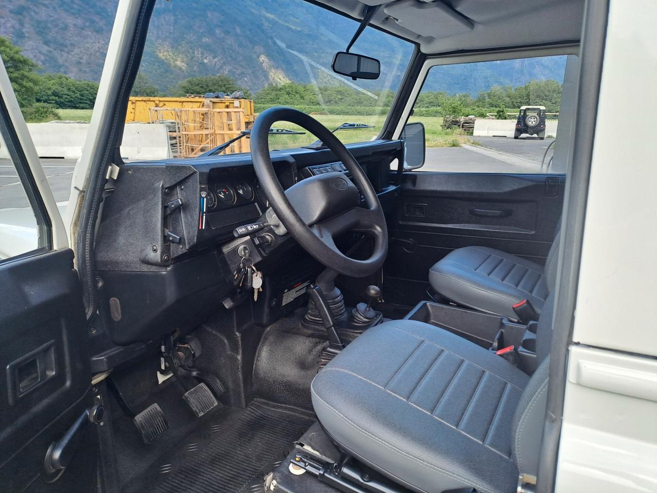 LAND ROVER DEFENDER 90