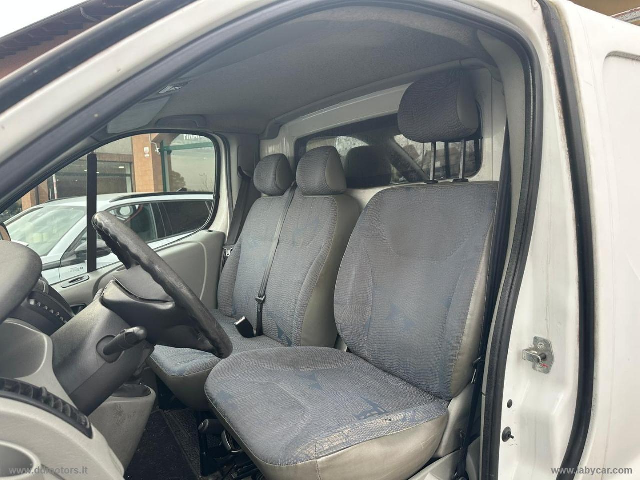 Trafic T27 1.9dCi/100PC-TN Combi Confort