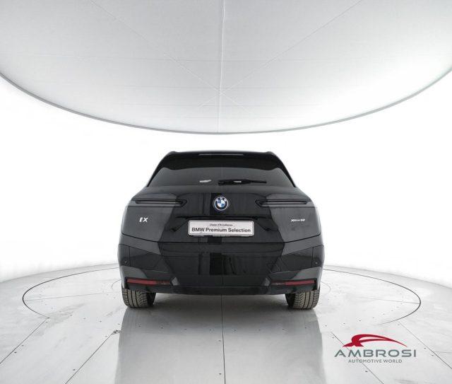 BMW iX xdrive50 pacchetto sportivo