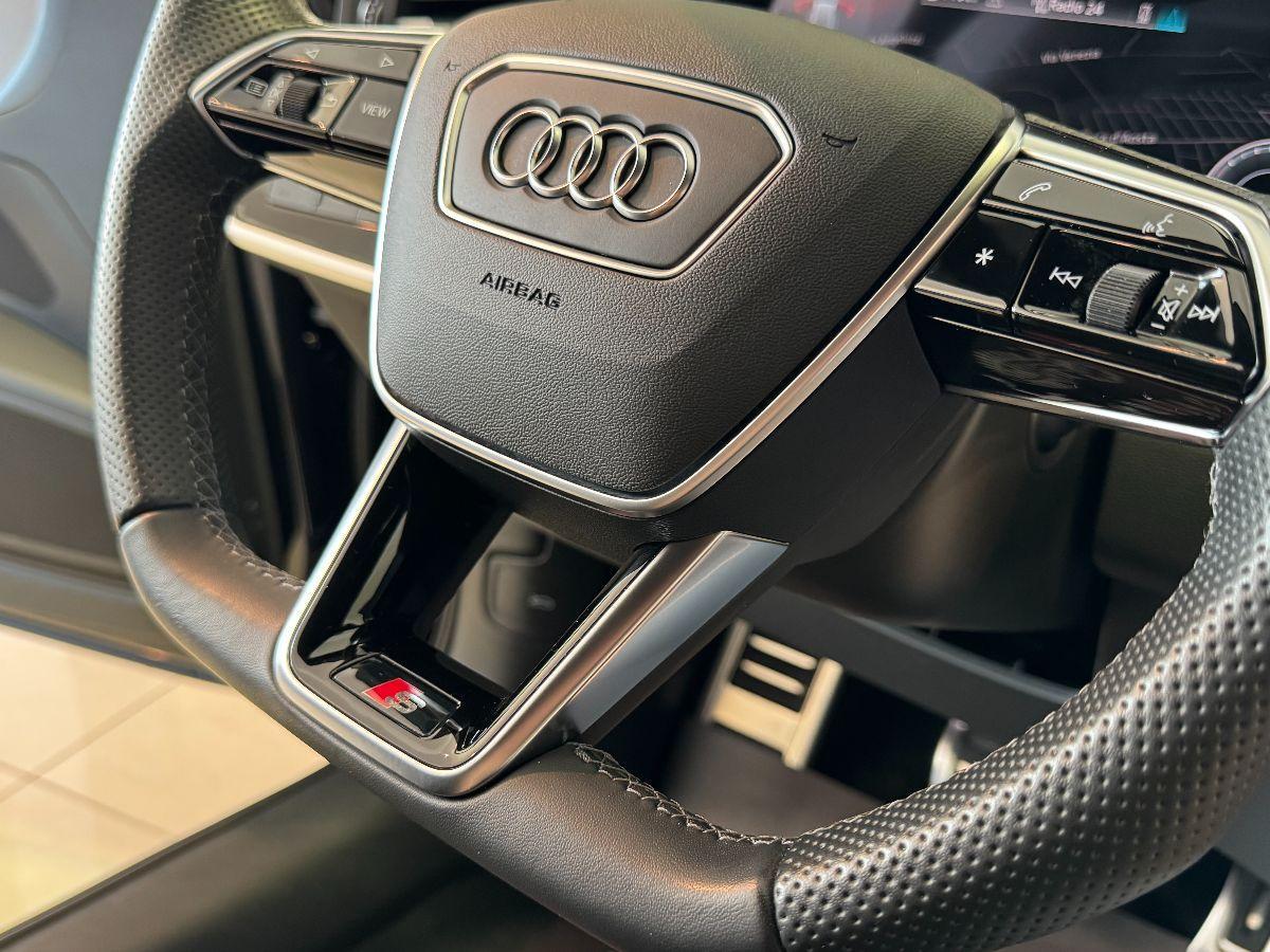 AUDI A6 Avant 2.0 TDI S-Line Identity Black