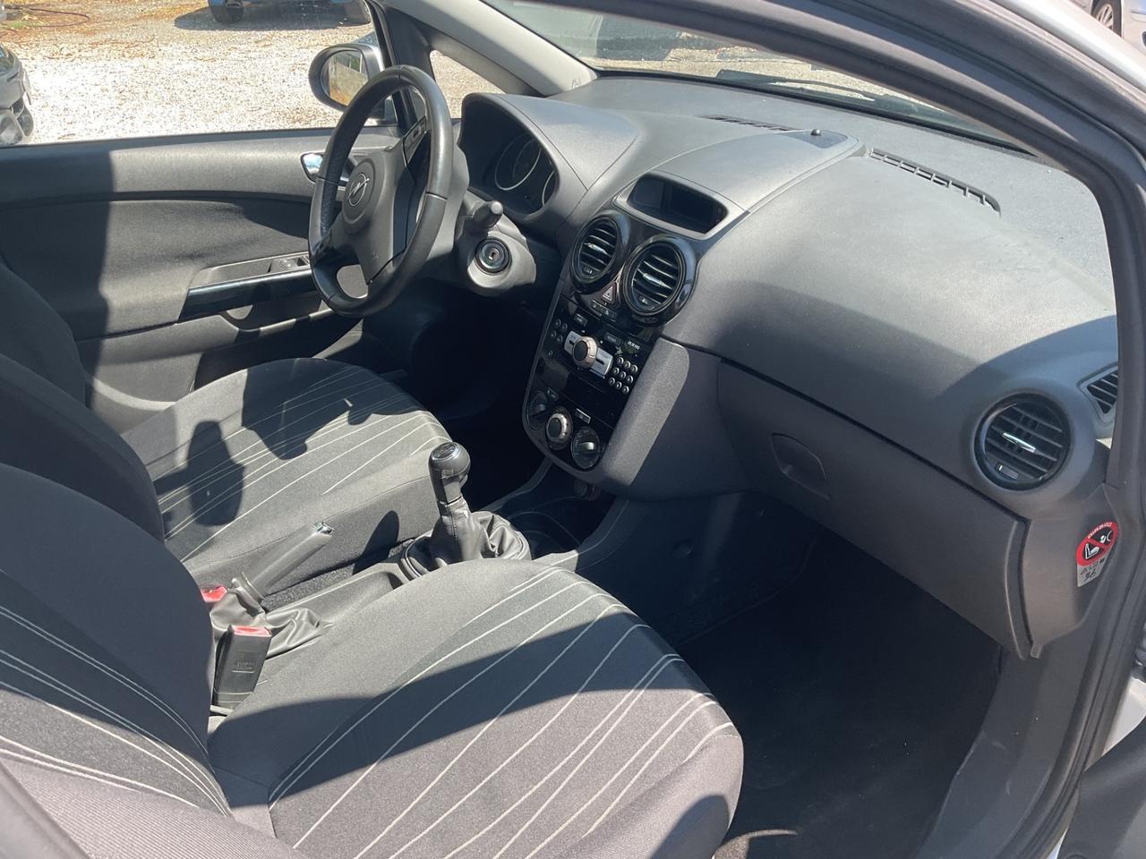 Opel Corsa 1.2 5 porte Cosmo