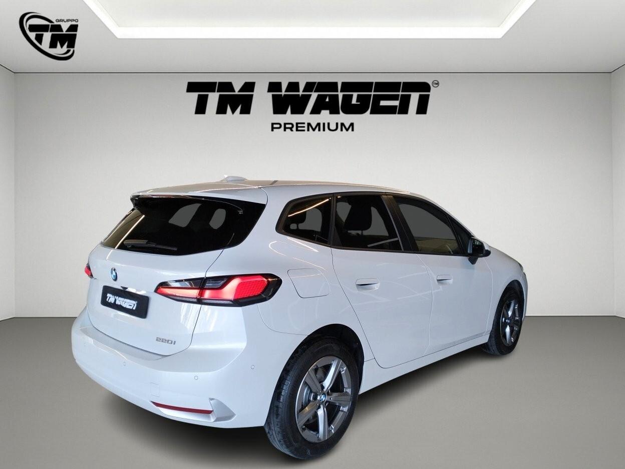 BMW 220 i Active Tourer mhev 48V auto