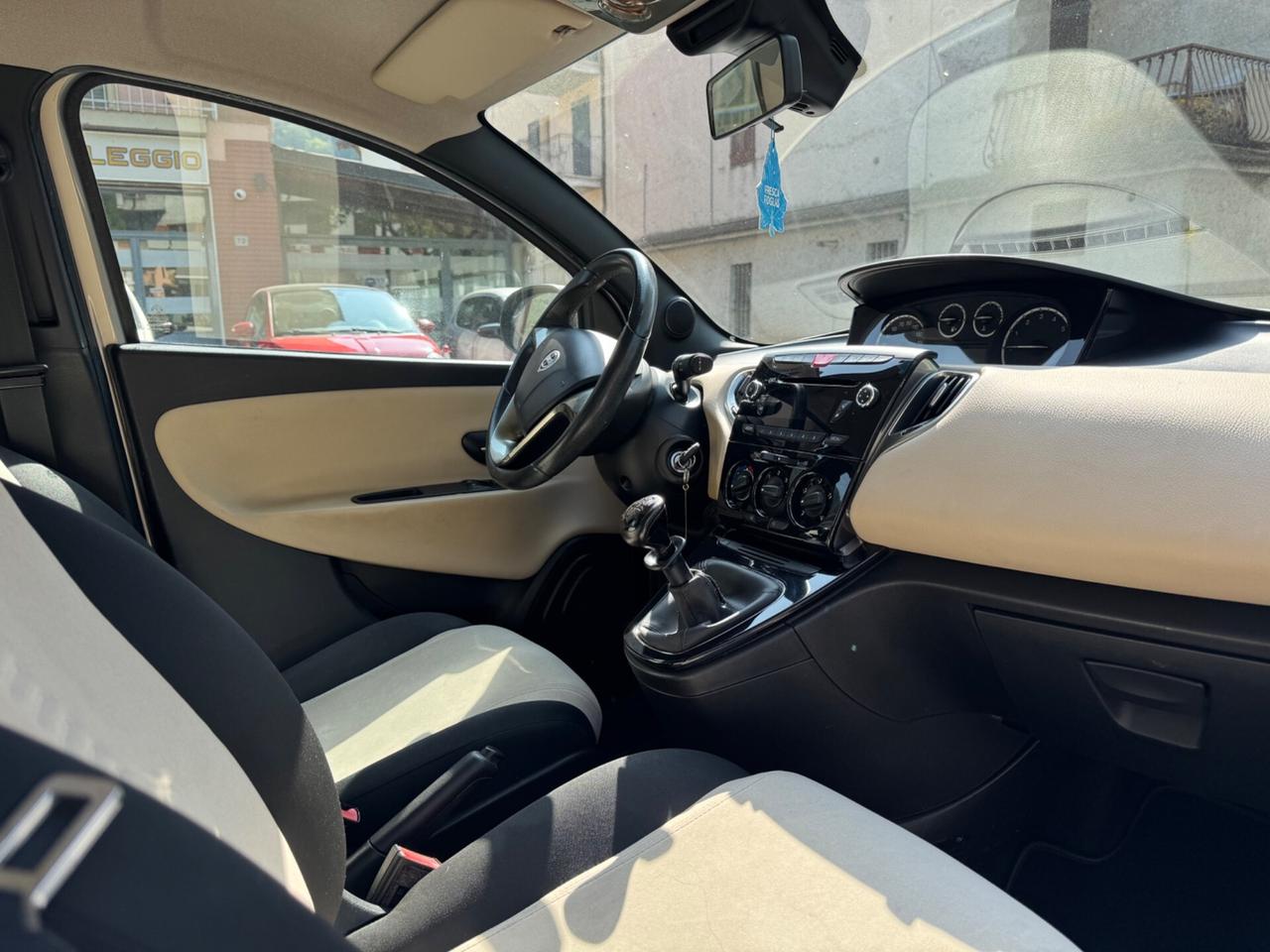 Lancia Ypsilon 1.2 69 CV 5 porte OK NEOPATENTATI