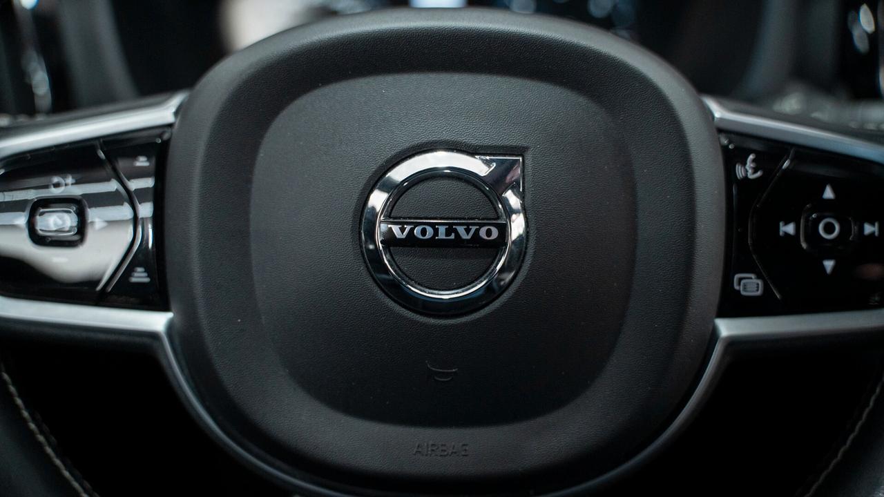 Volvo XC60 B4 2.0 AWD R DESIGN AUTO XENO PELLE NAVI FULL OPTI