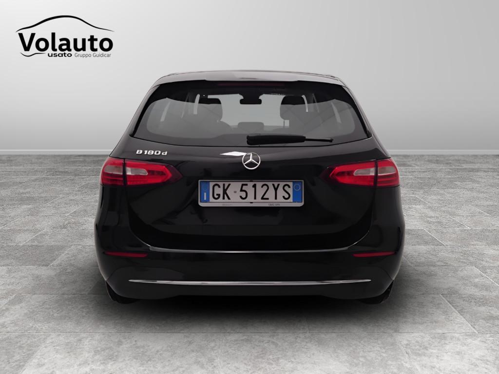 Mercedes-Benz Classe B - W247 2018 - B 180 d Sport auto