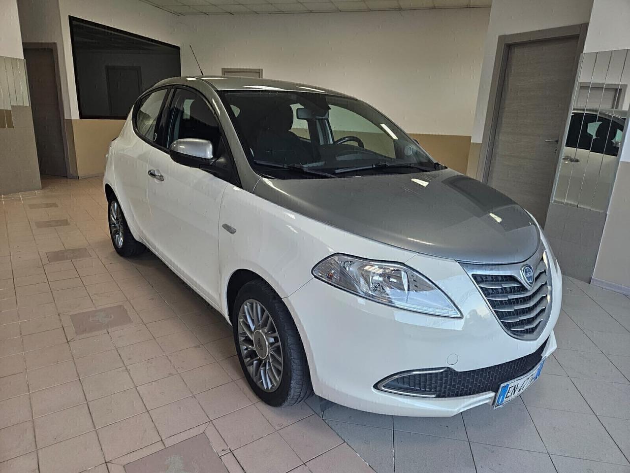 Lancia Ypsilon 1.2 69 CV 5 porte GPL Ecochic Silver