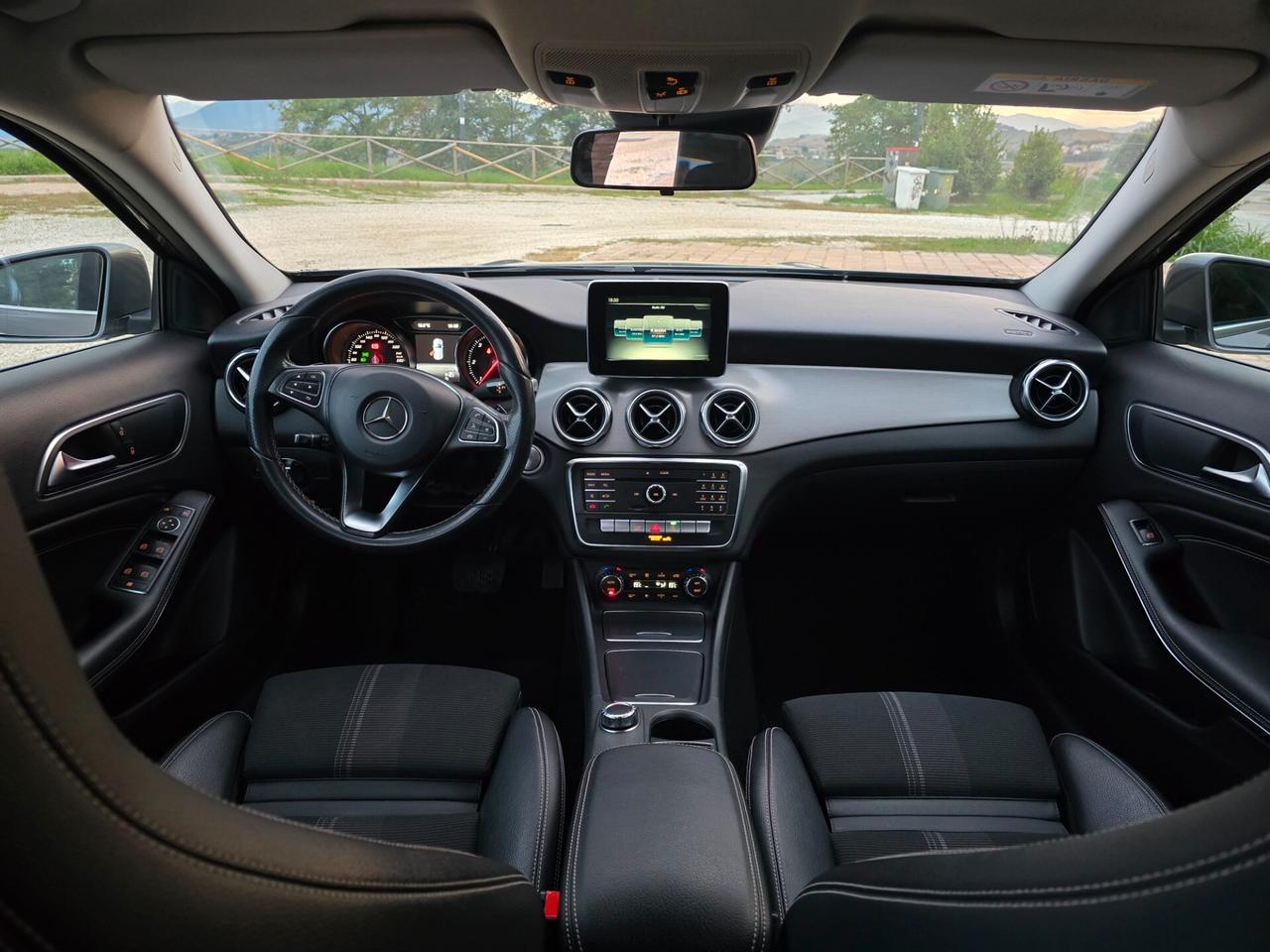 Mercedes-benz GLA 180 d Premium