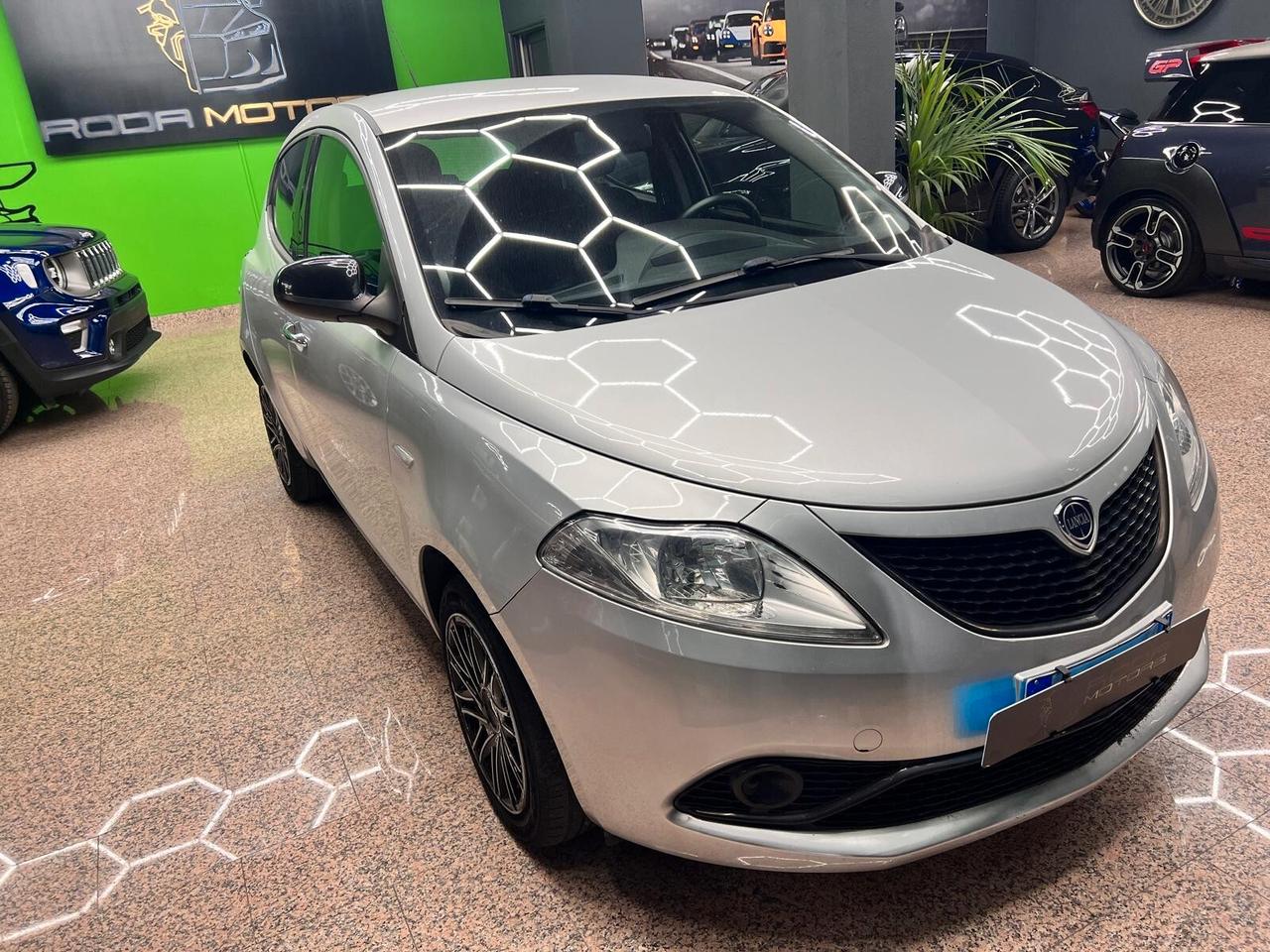 Lancia Ypsilon 1.2 69 CV 5 porte S&S Gold