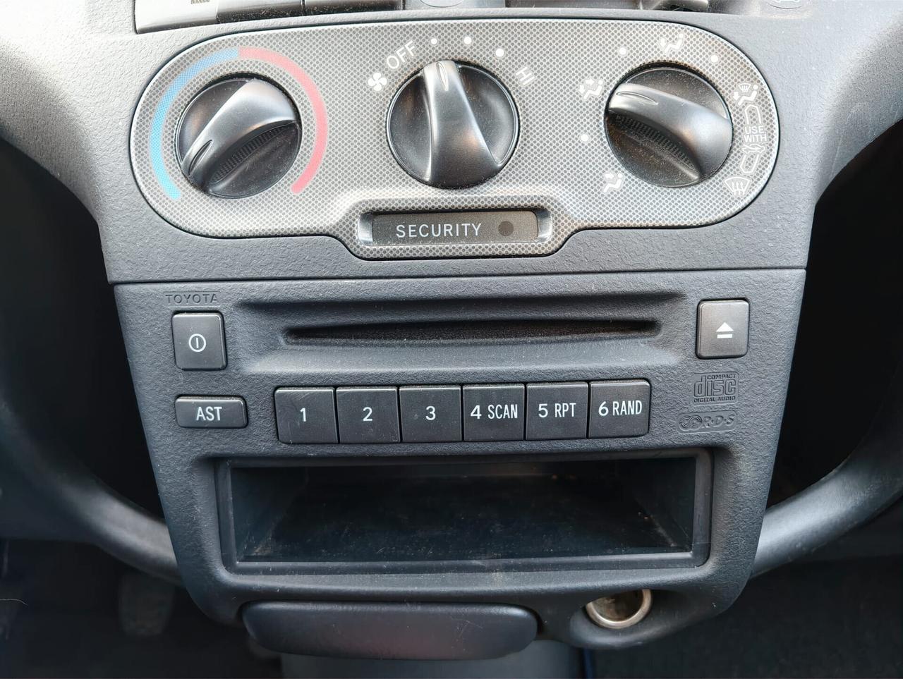 Toyota Yaris 1.0i 16V cat 5 porte Expo