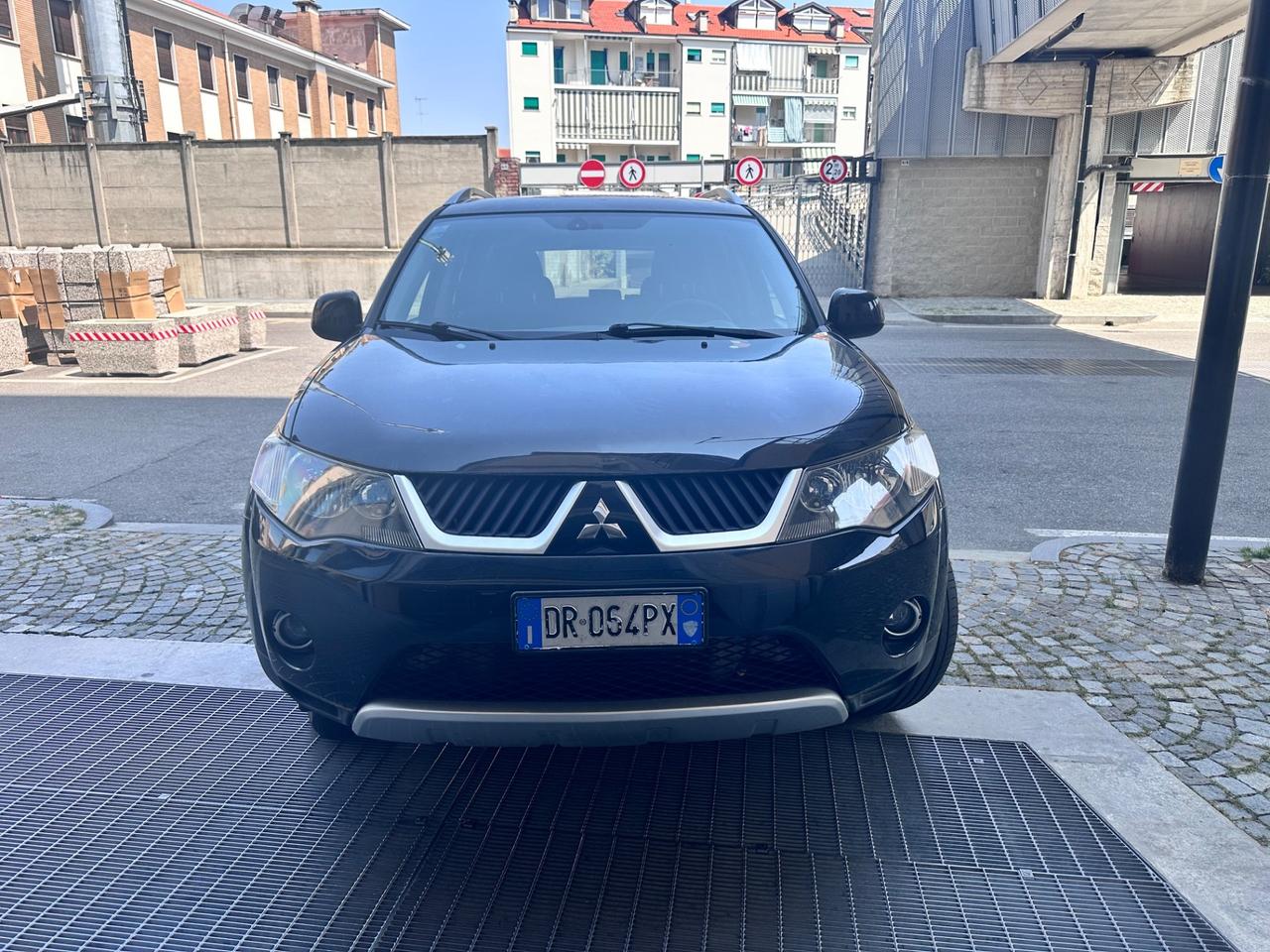 Mitsubishi Outlander 2.0 DI-D un vero 7 posti 4x4