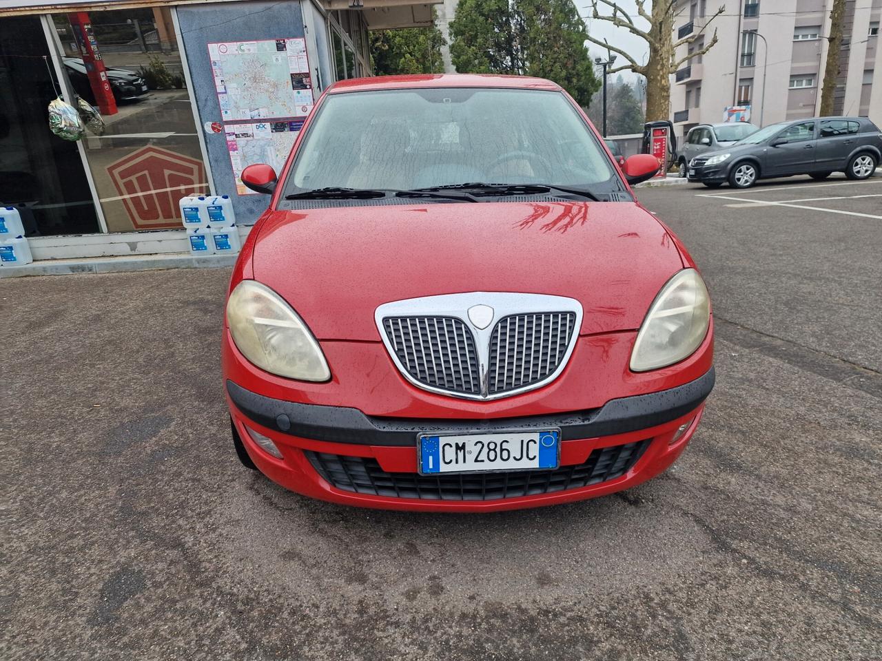 Lancia Ypsilon 1.4 16V Platino