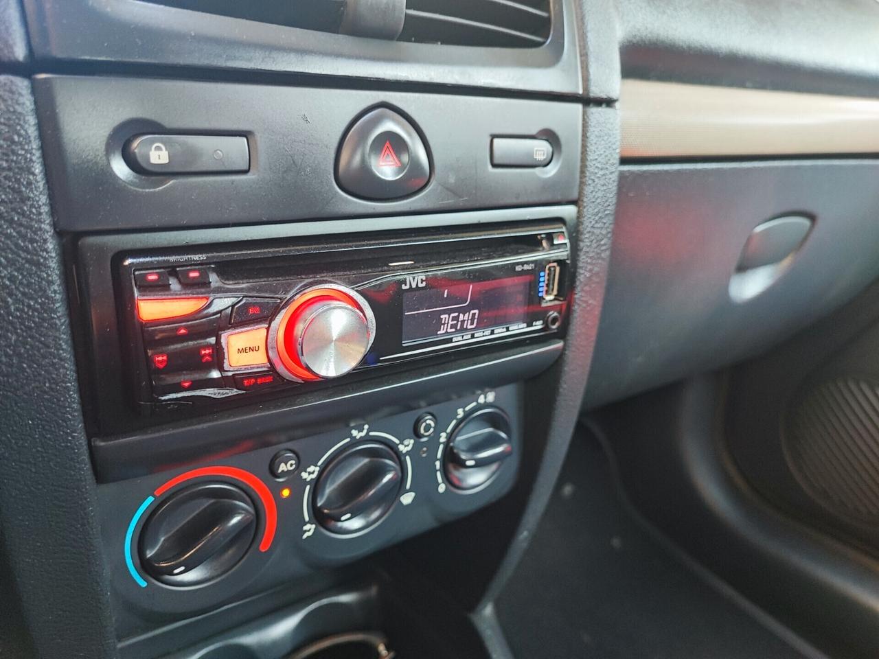 Renault Clio 1.2 cat 5 porte Confort neopatentati