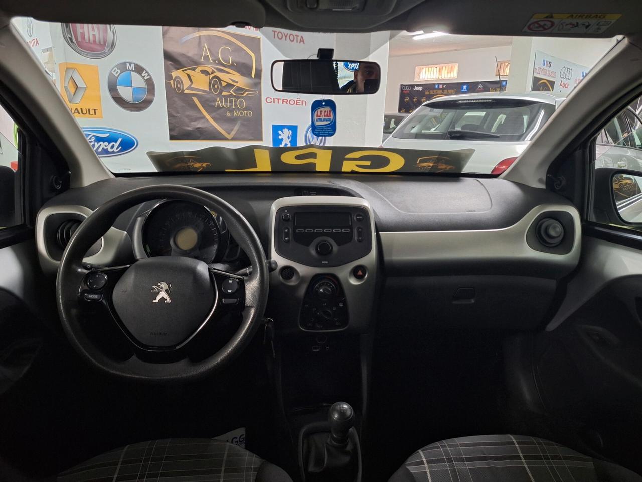 Peugeot 108 PureTech 82 5 porte Roland Garros TOP!