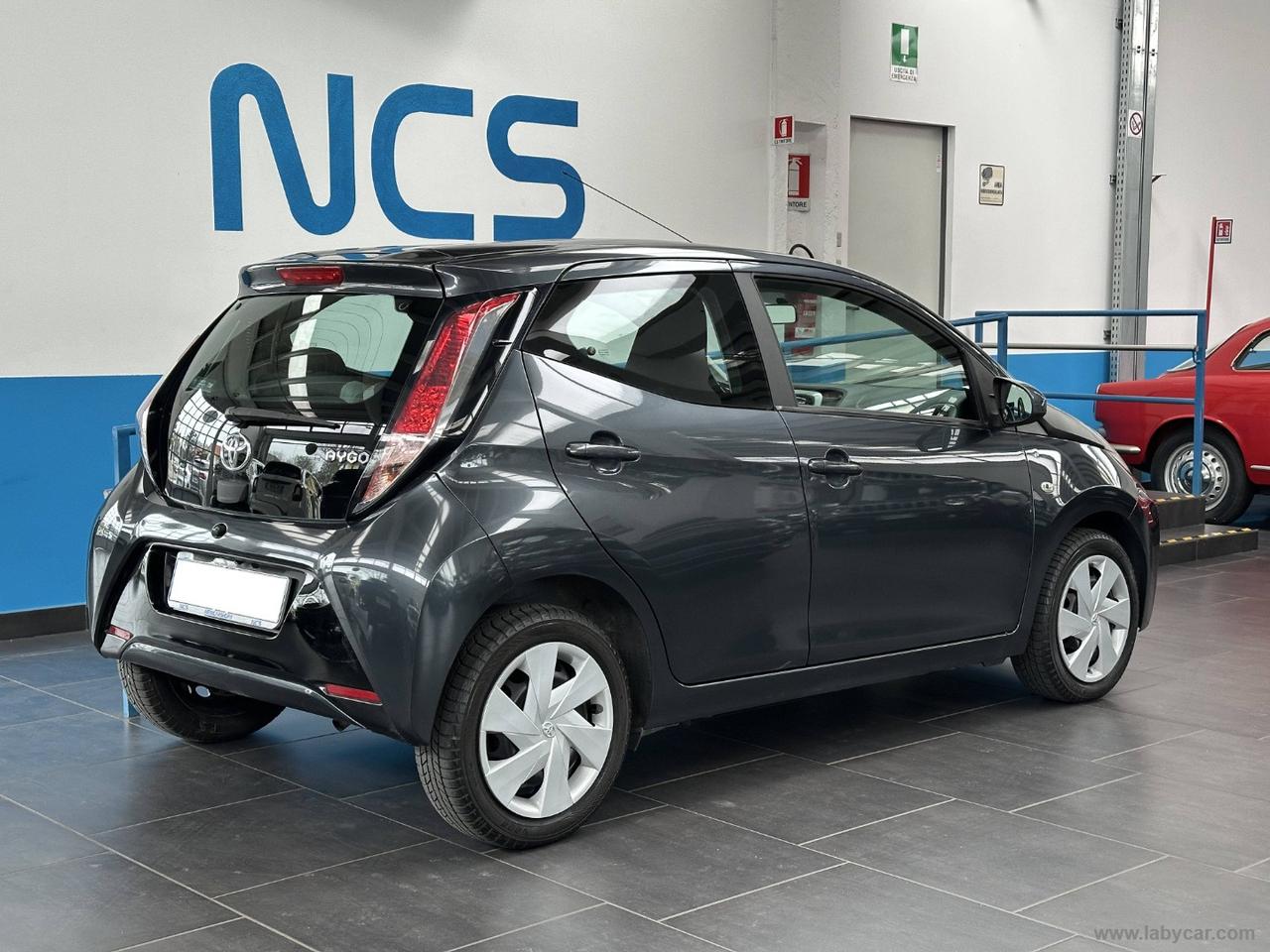 TOYOTA Aygo 1.0 VVT-i 69 CV 5p. x-play MMT