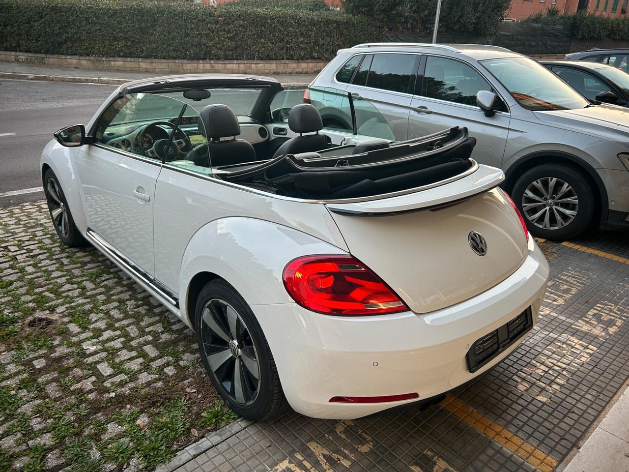 Volkswagen Maggiolino Cabrio 1.4 TSI 60's anniversary