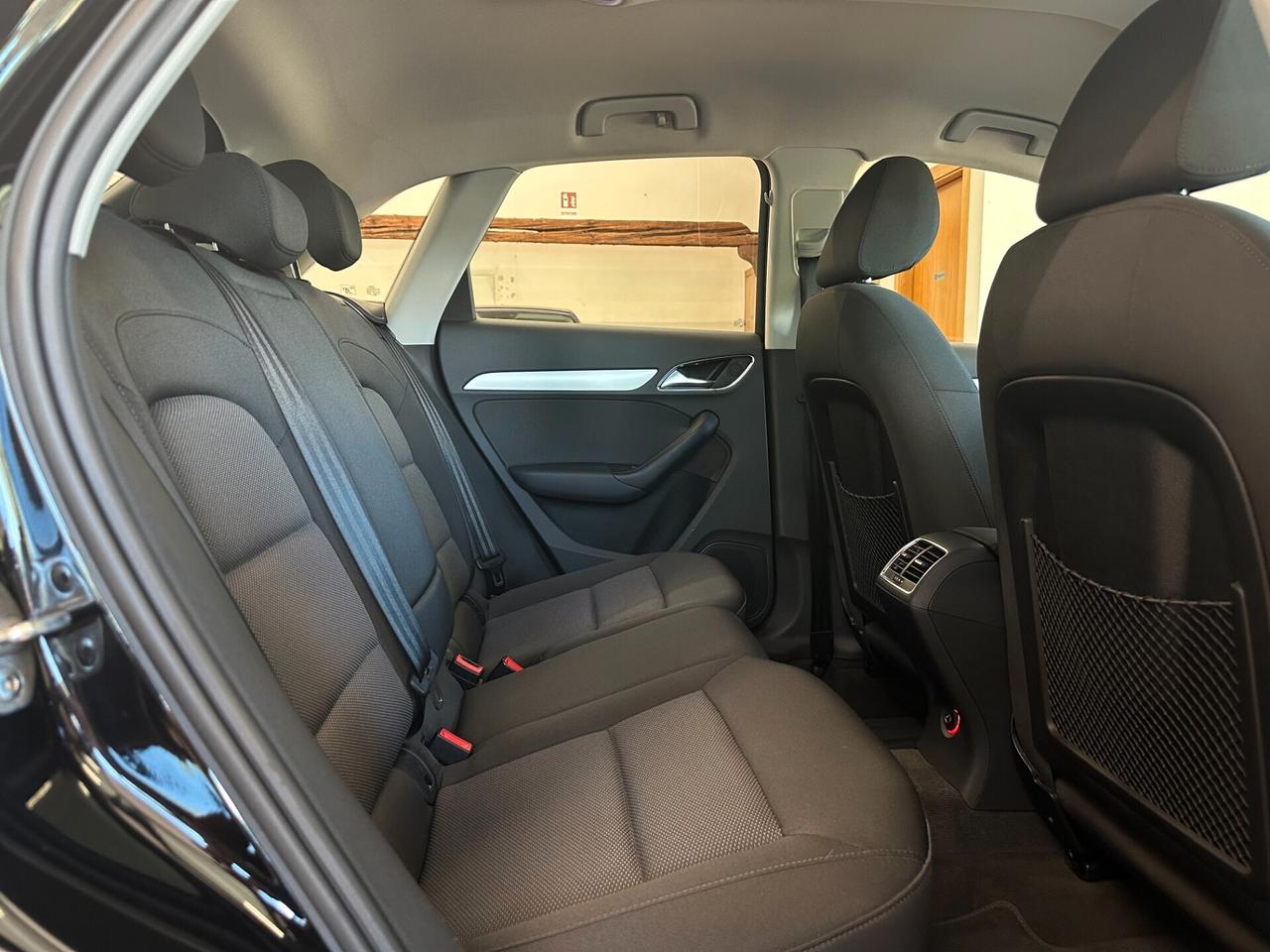 AUDI Q3 2.0TDI BUSINESS 120cv NEOPATENTATI*NAVI*CLIMA*