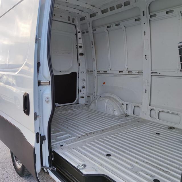 IVECO DAILY 35S12 VH2 FURG.PASSO MEDIO/CORTO 3 PTI-2020