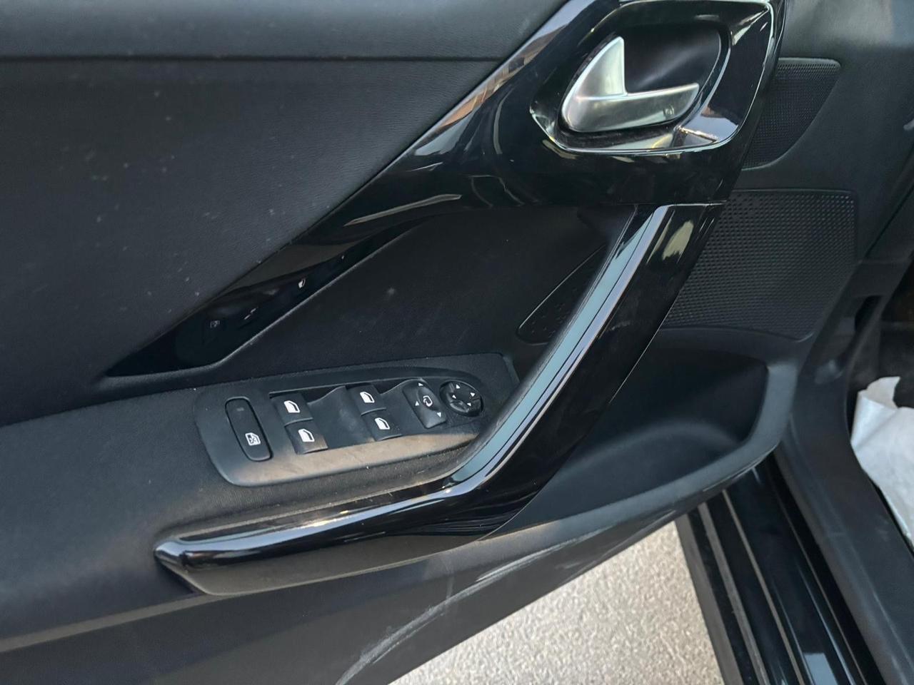 Peugeot 208 1.4 HDi 68 CV 5 porte Allure