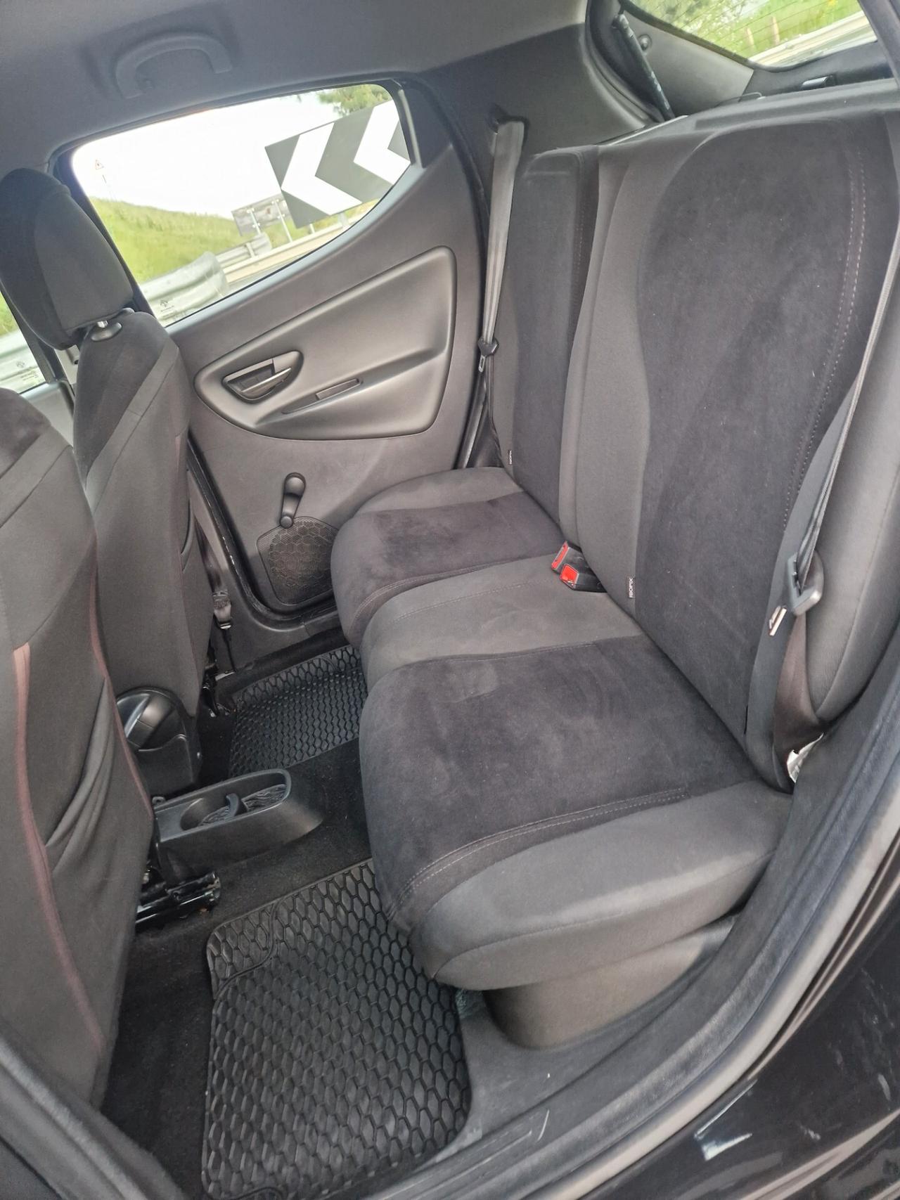 Lancia Ypsilon 0.9 TwinAir 85 CV 5 porte Metano Ecochic Gold