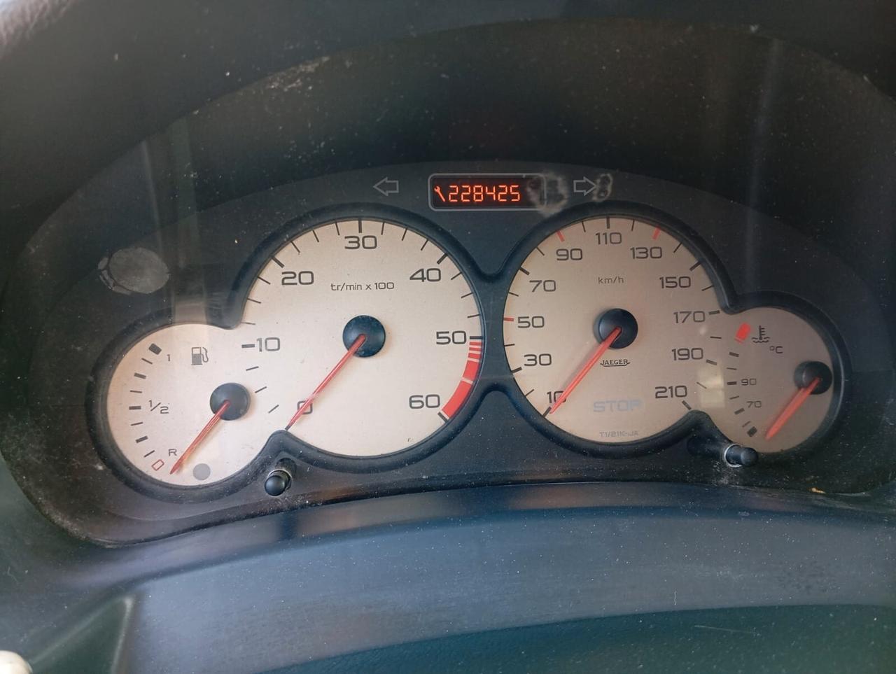 Peugeot Ranch 2.0 HDi 5p. Lee