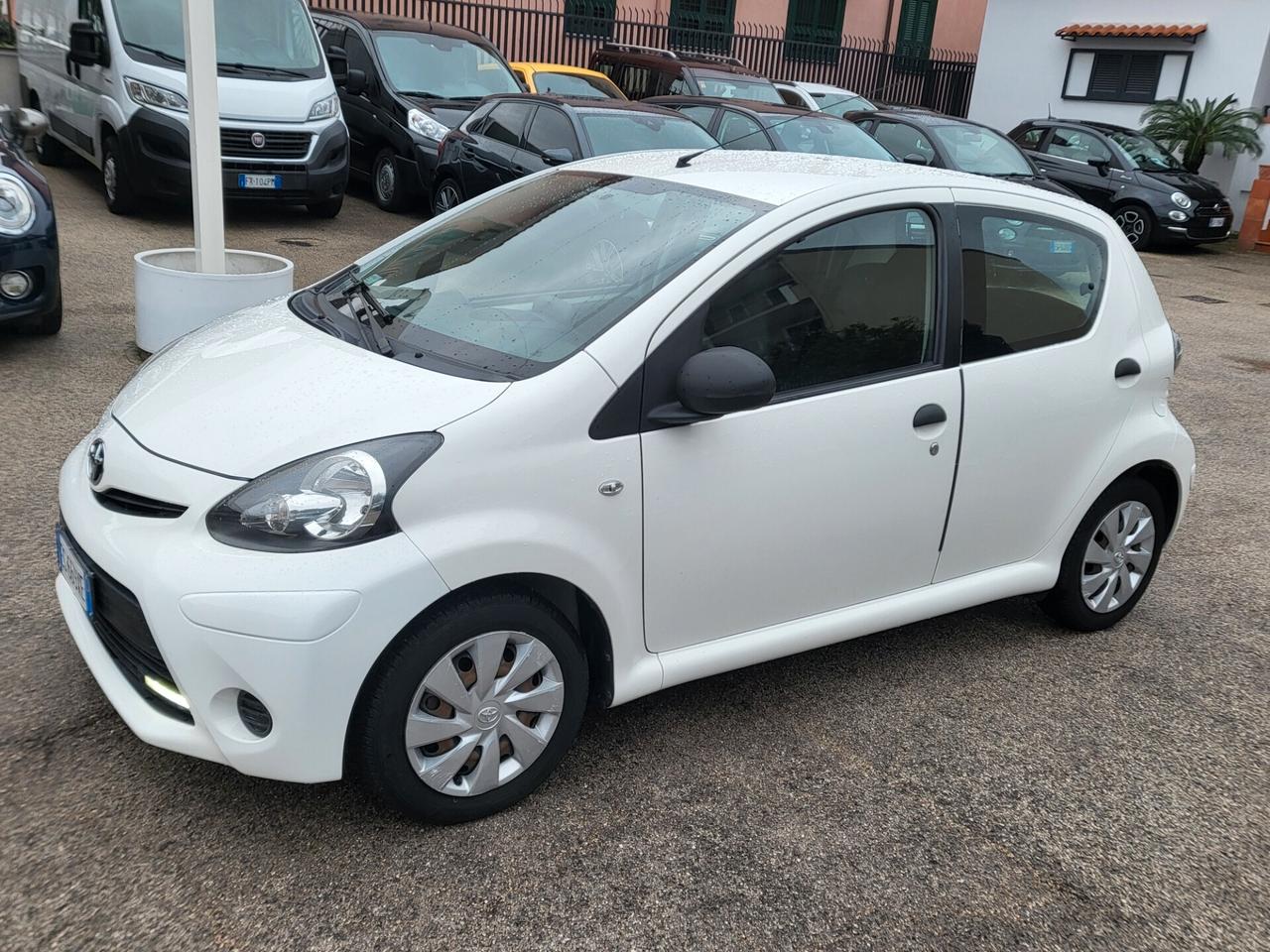 Toyota Aygo 1.0 12V VVT-i 5 porte Active Connect