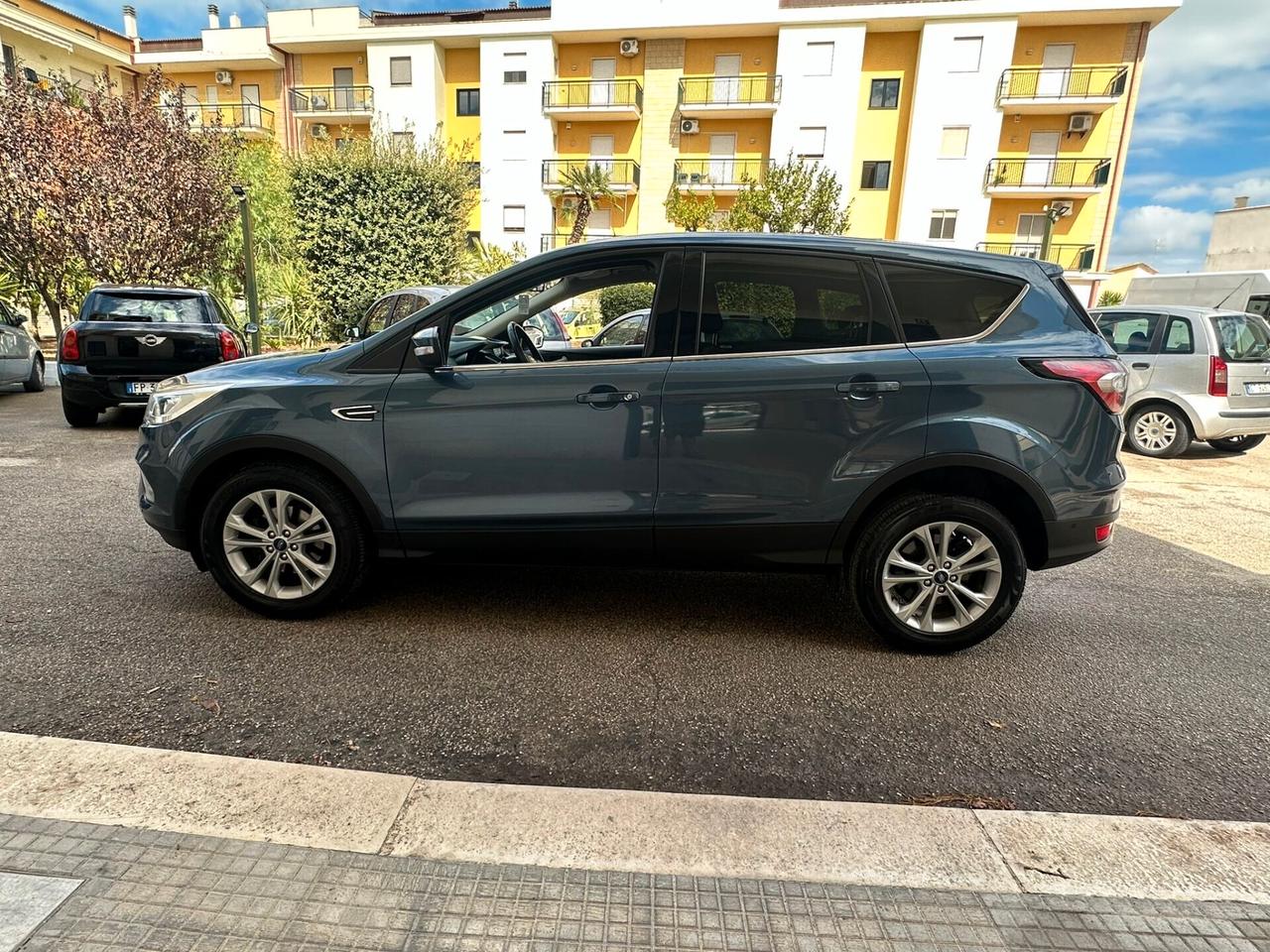 Ford Kuga 1.5 TDCI 120 CV S&S 2WD Powershift Edition