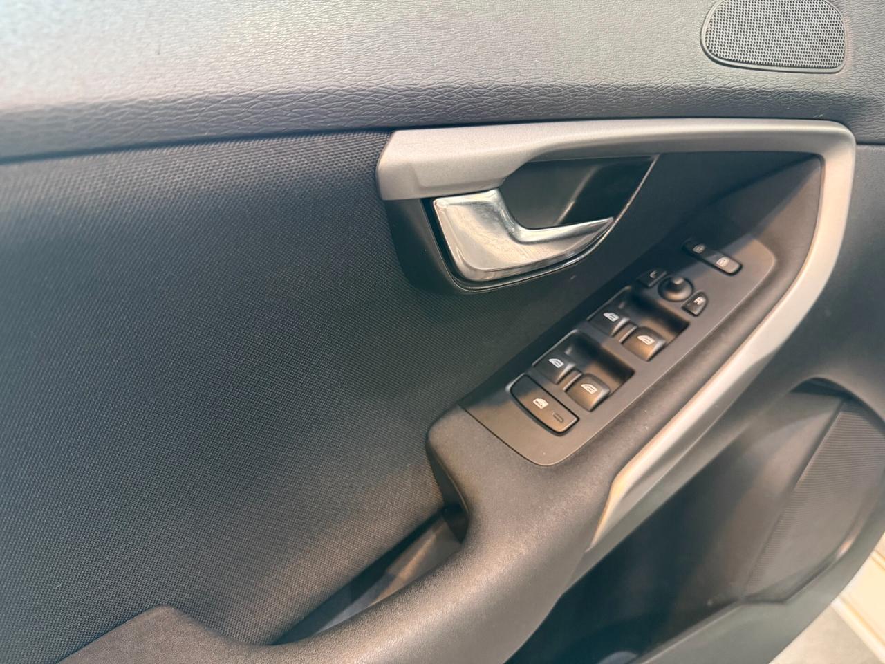 Volvo V40 2.0 d2 Business my17 92.000 KM!!