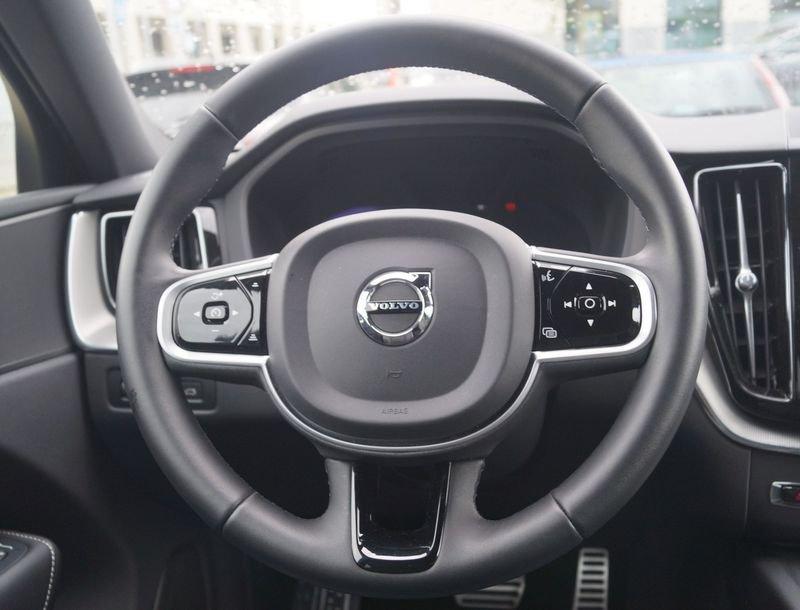 Volvo XC60 B4 automatico Plus Dark