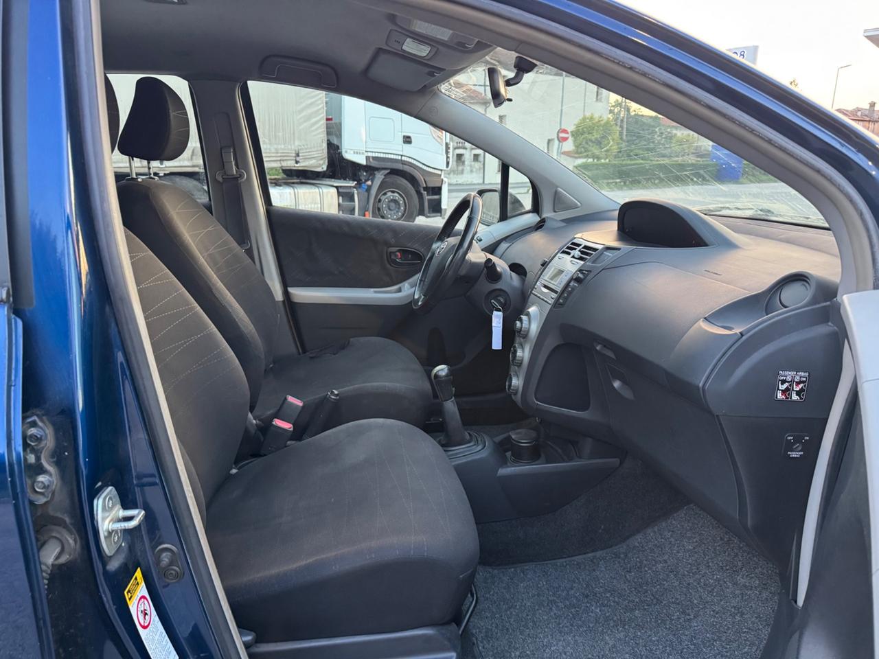 Toyota Yaris 1.0 5 porte Sol