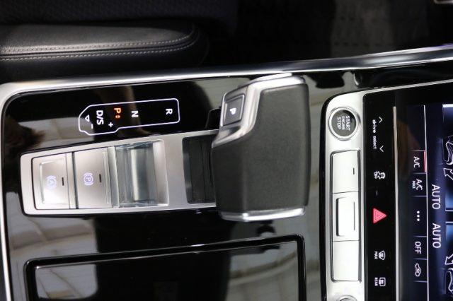 AUDI Q8 55 TFSI quattro tiptronic Sport