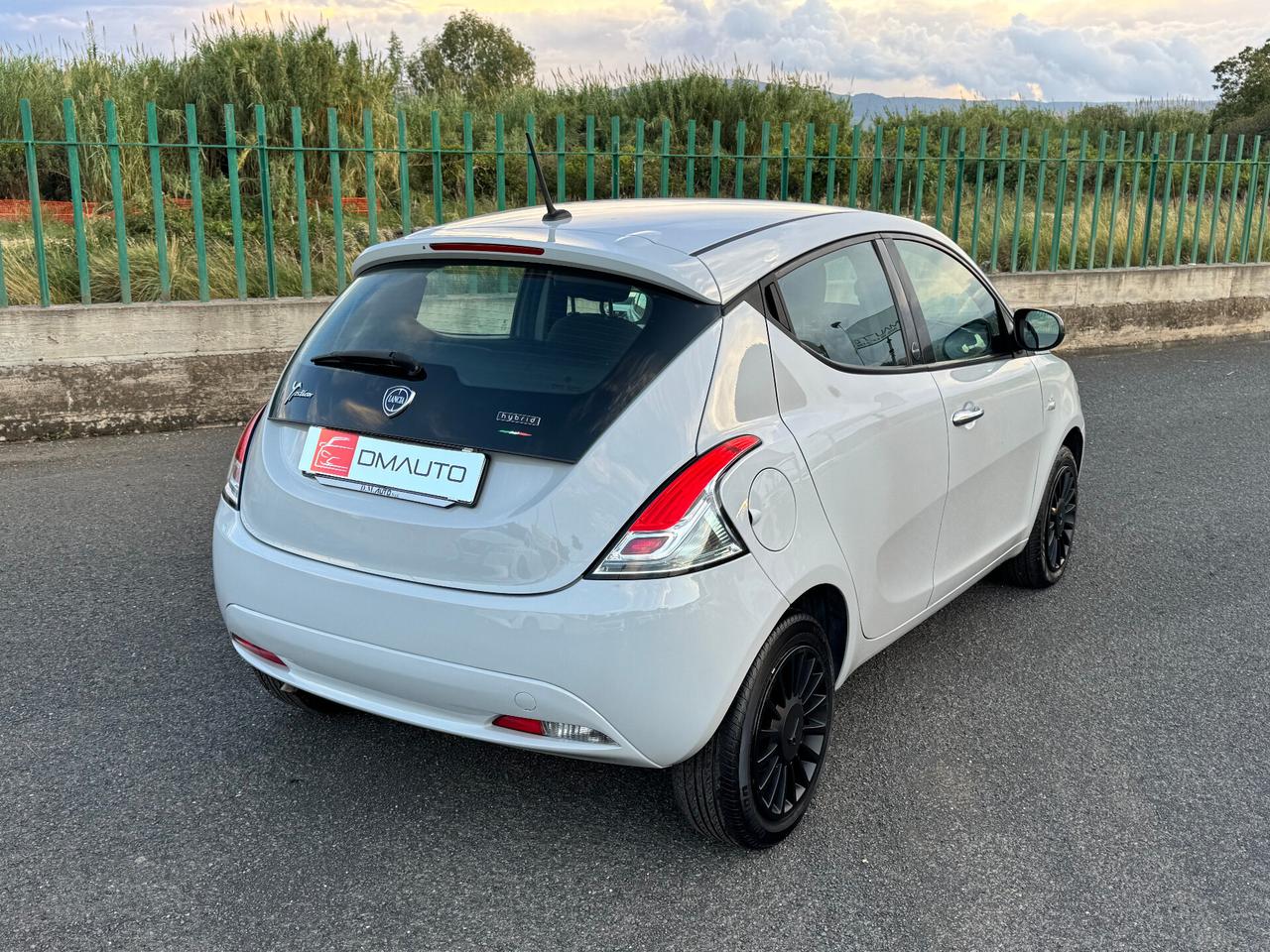 Lancia Ypsilon 1.0 FireFly 5 porte S&S Hybrid Ecochic Silver