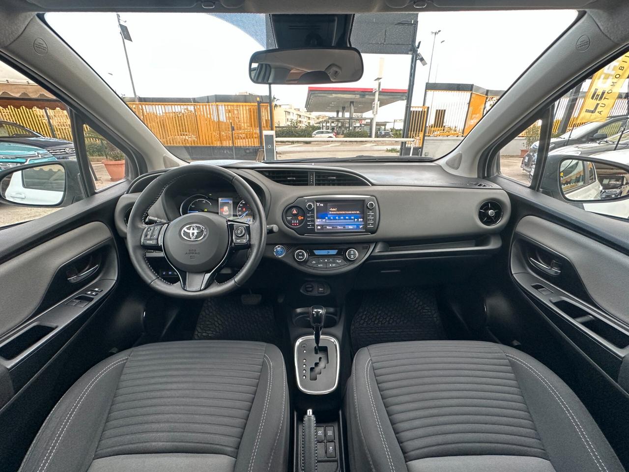 TOYOTA Yaris 1.5 Hybrid 5 porte Business