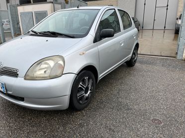 Toyota Yaris 1.0i 16V cat 5 porte Sol SOLI 147320 KM ORIGINALI ADATTA AI NEOPATENTATI