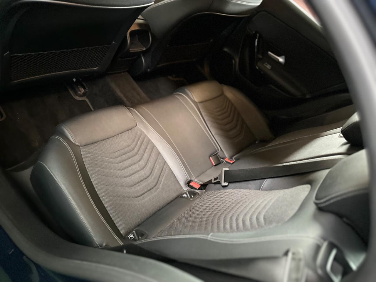 Splendida Mercedes-benz A 180/Automatic Premium2020