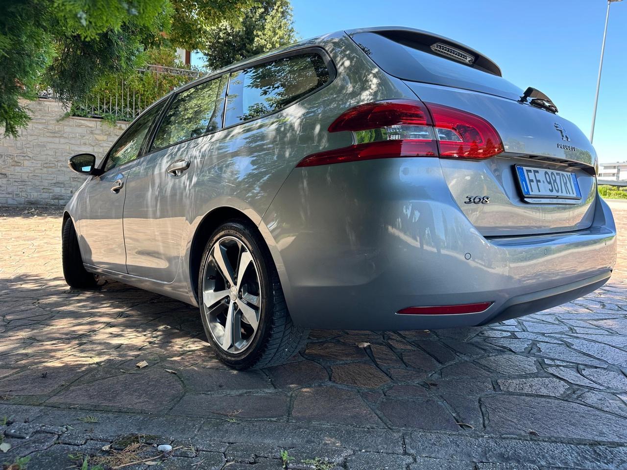 Peugeot 308 BlueHDi 120 S&S SW Allure