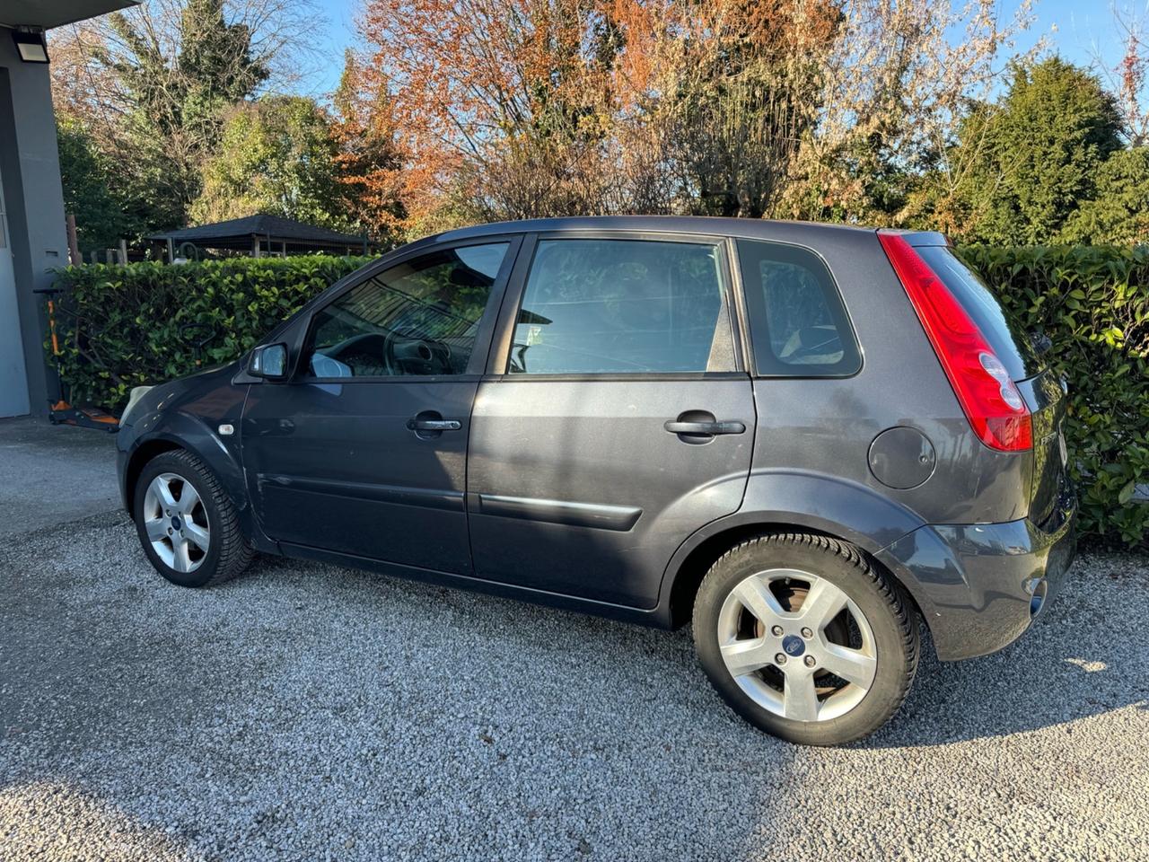 Ford Fiesta 1.2 5p. Ghia - NEOPATENTATI