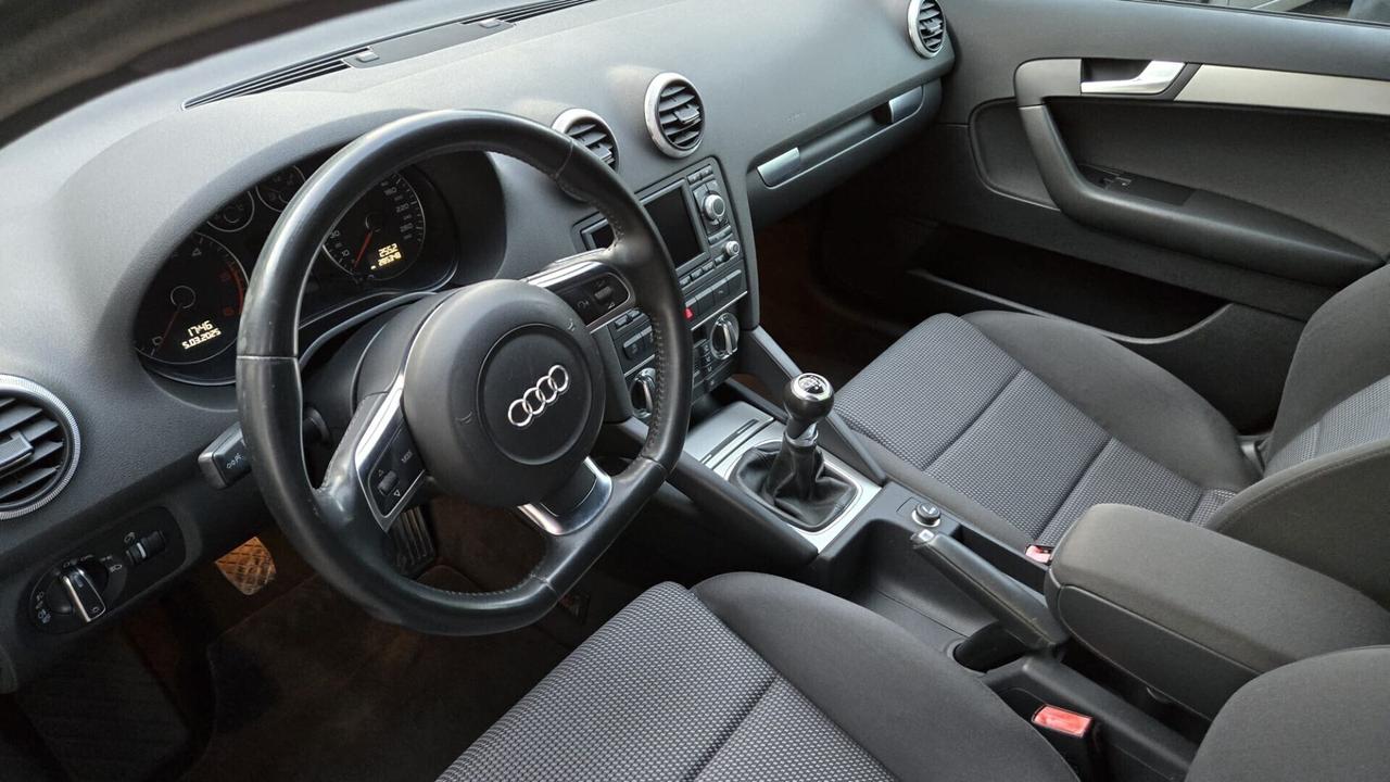Audi A3 SPB 1.6 TDI 105 CV x Neopatentati