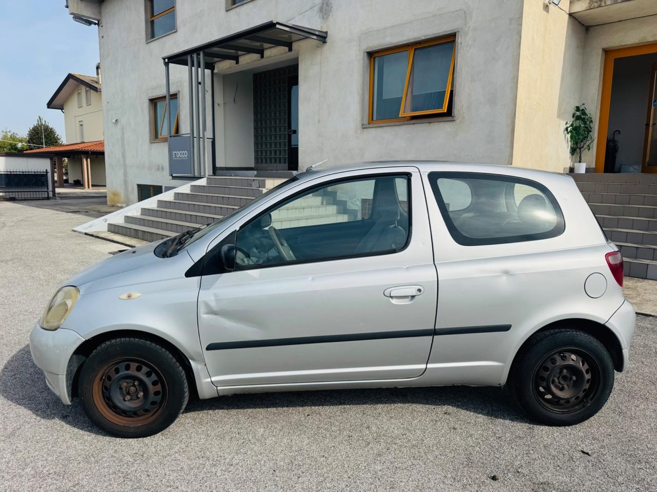 Toyota Yaris 1.0 benzina anno 2001 neo patentati