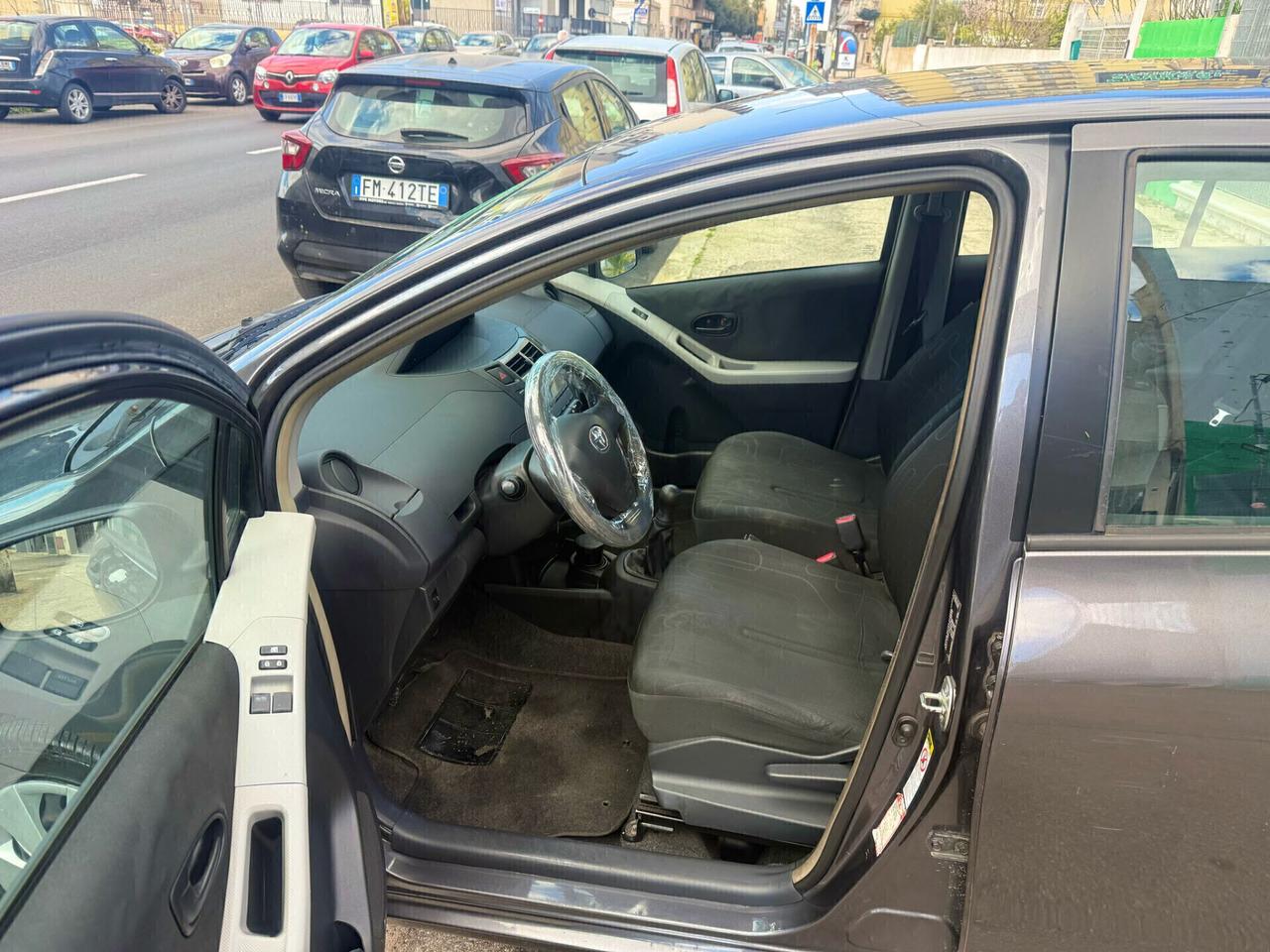 Toyota Yaris 1.0 BENZINA - 5 porte - NEOPATENTATO