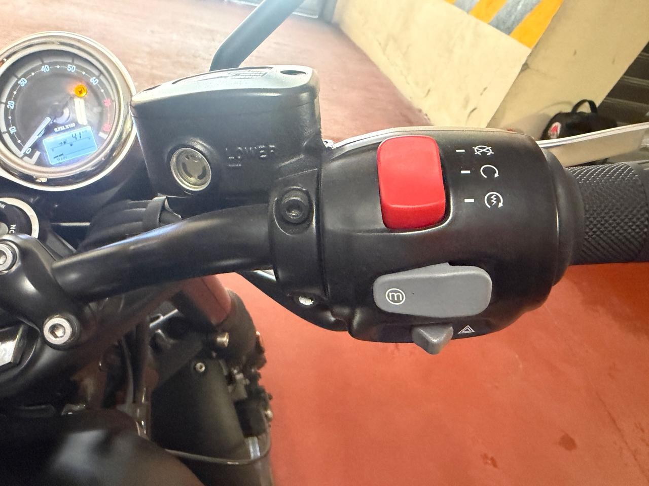 Triumph Bonneville T120 Black