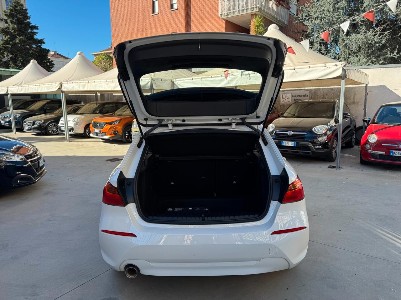 BMW 118 Business Advantage 140cv auto ADATTA NEOPATENTATI